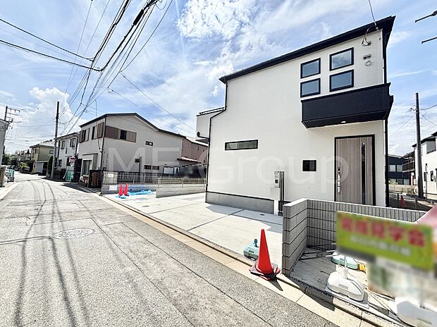 【前面道路含む現地写真】堂々完成！！ ここから始まる新生活を応援いたします！