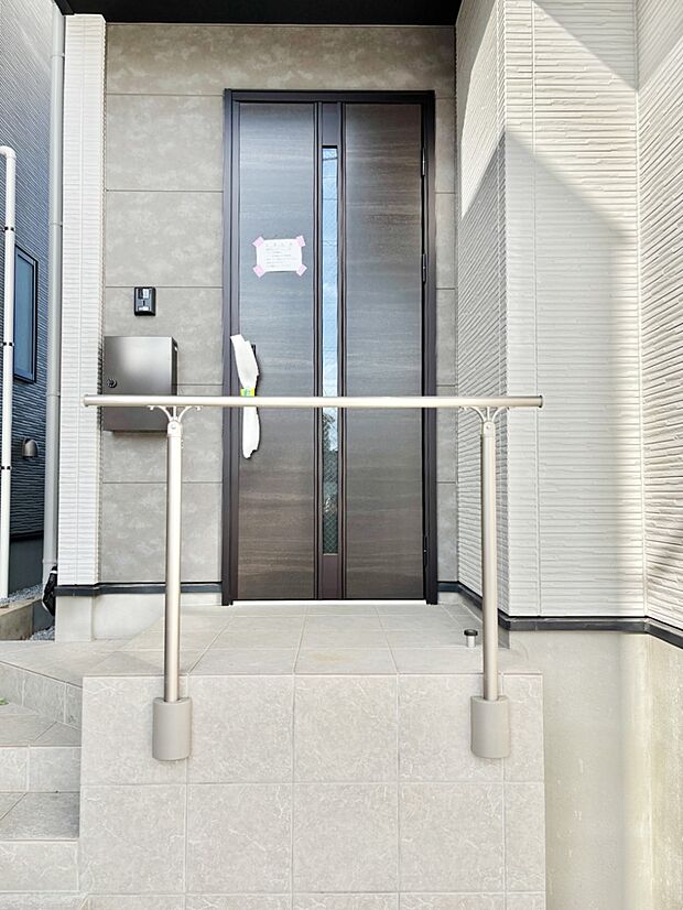 【玄関】大切な家族、来客を出迎える玄関。