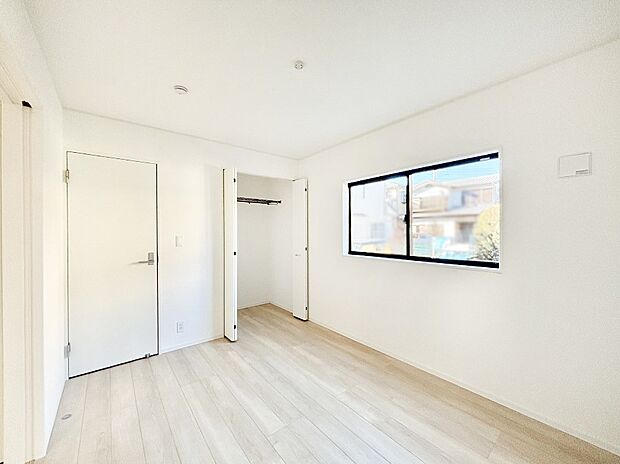 【洋室】ナチュラルなフローリングはどんなインテリアにもマッチ。