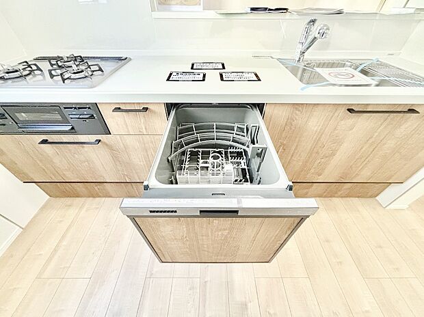 【食洗機】面倒なお片づけは食洗機にお任せ！家事の負担が減って、時間にも気持ちにもゆとりができます。