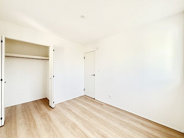 【洋室】木の温もりがやさしいフローリングは安らぎをもたらす住空間