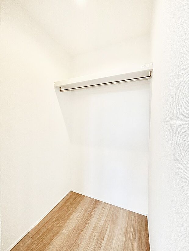 【ウォークインクローゼット】毎日の服選びが楽しくなるウォークインクローゼット