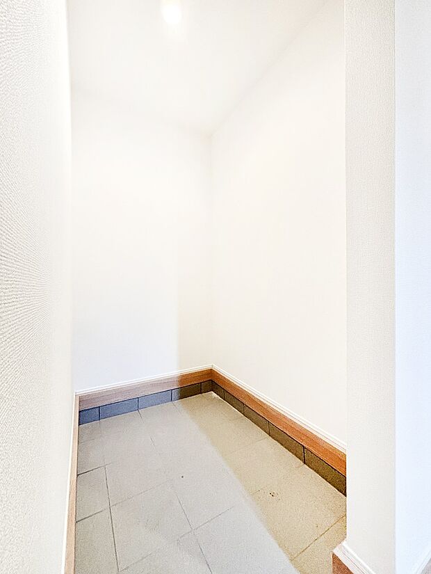 【収納】ベビーカーやアウトドア用品もスッキリ収納できるSIC付きです。