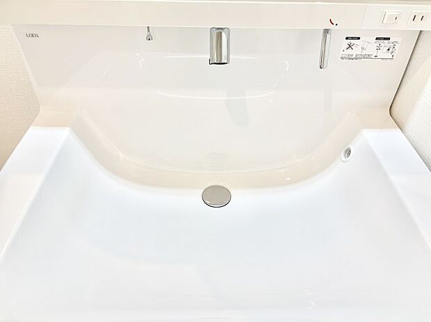 【その他設備(ハンドシャワー水栓)】ハンドシャワー付き！使いやすい洗面台。