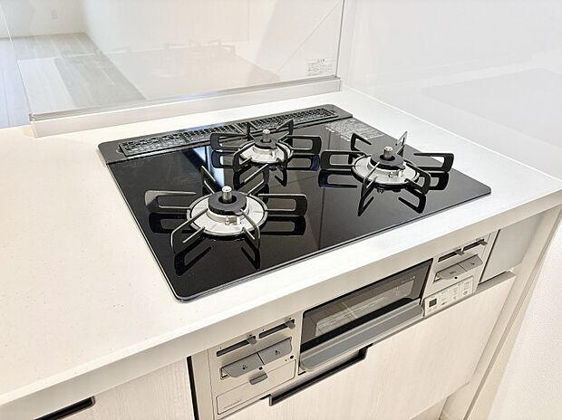 【その他設備(三ツ口コンロ)】三口ガスコンロでお料理が一気にはかどりそう