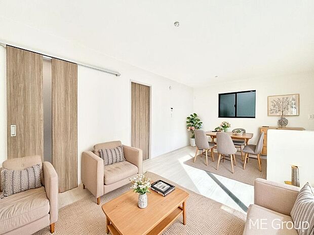 【リビング】落ち着いた雰囲気のＬＤＫは家族みんなの快適空間※家具はCGです  