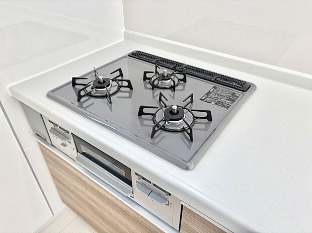 【その他設備(Ｓｉセンサーコンロ)】ガスコンロはＳｉセンサー搭載。火力調節や焦げ付き・消し忘れも防いでくれます。