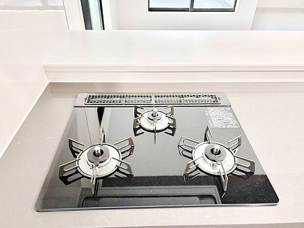 【その他設備(Ｓｉセンサーコンロ)】ガスコンロはＳｉセンサー搭載。火力調節や焦げ付き・消し忘れも防いでくれます。