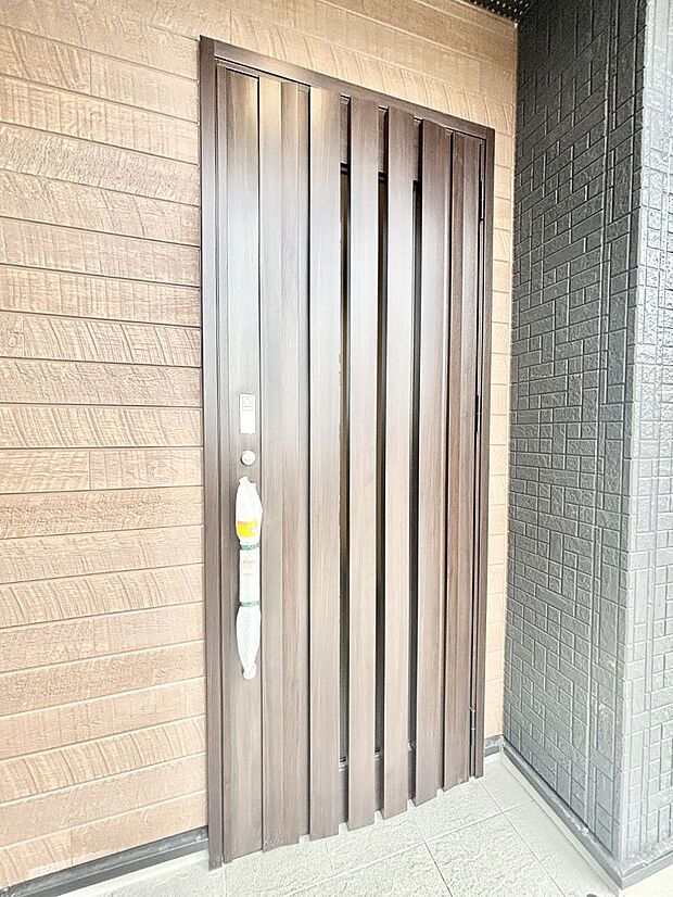 【玄関】大切な家族、来客を出迎える玄関。