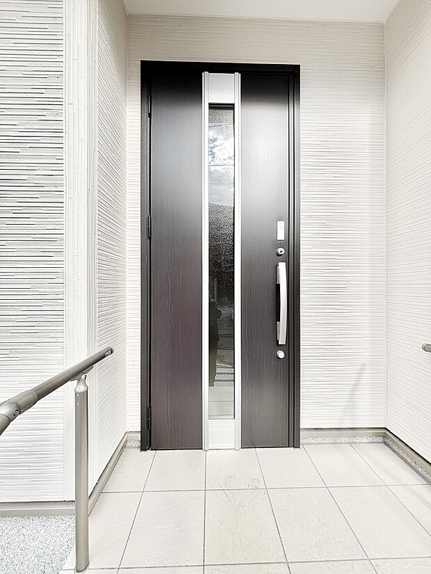 【玄関】大切な家族、来客を出迎える玄関。