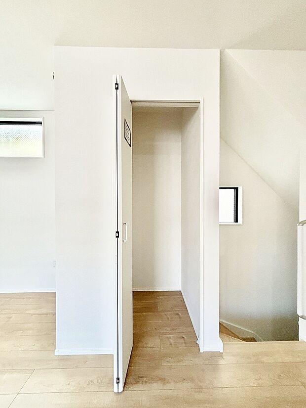 【リビング収納】リビング収納。ここに収納があると物が集まるLDKがスッキリ片付きそうですね。