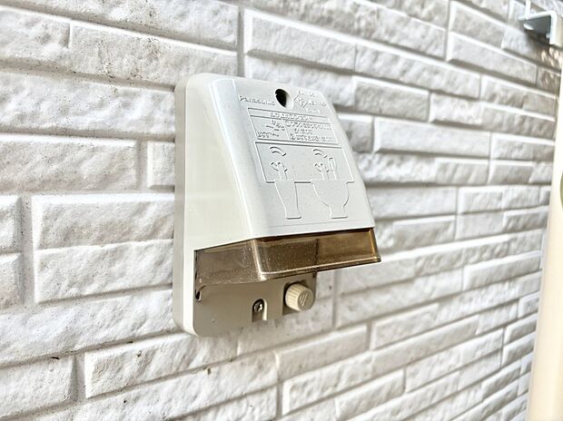 【その他現地】お掃除などに便利な外コンセント