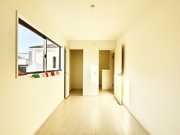 【洋室】爽やかな日差しがお部屋全体を優しく包み込んでくれます