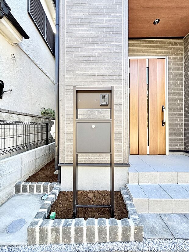 【その他現地】表札・インターホン・ポストをひとつに集約 