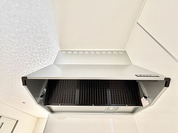 【その他設備(レンジフード)】基本的なお手入れはフィルターのみ!お手入れのしやすさも魅力です。