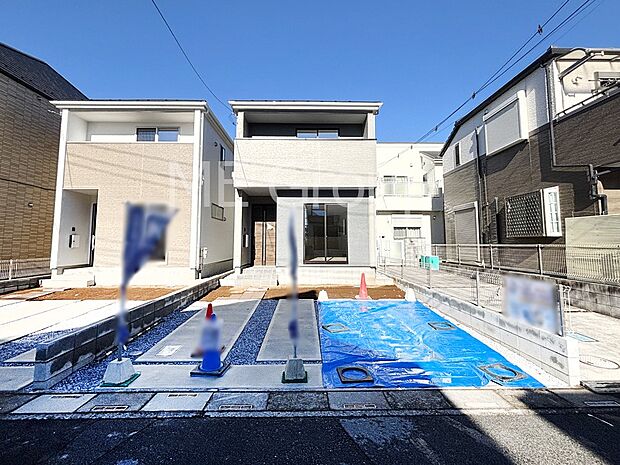 【現地外観写真】開放感溢れる広々リビングで家族団らんが楽しめるマイホーム！