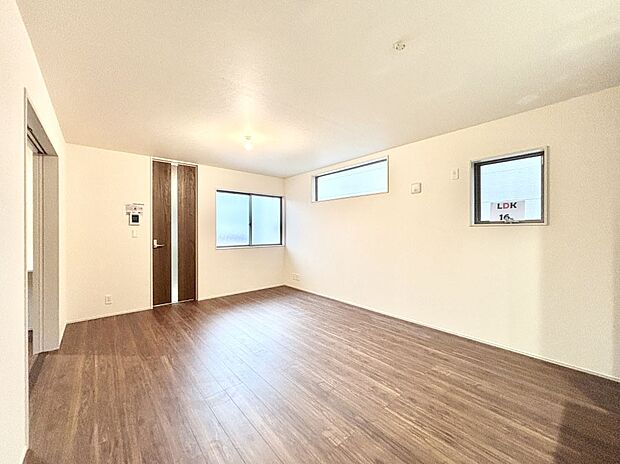 【ダイニング】家族が自然と集まる憩いのスペースになりそう    