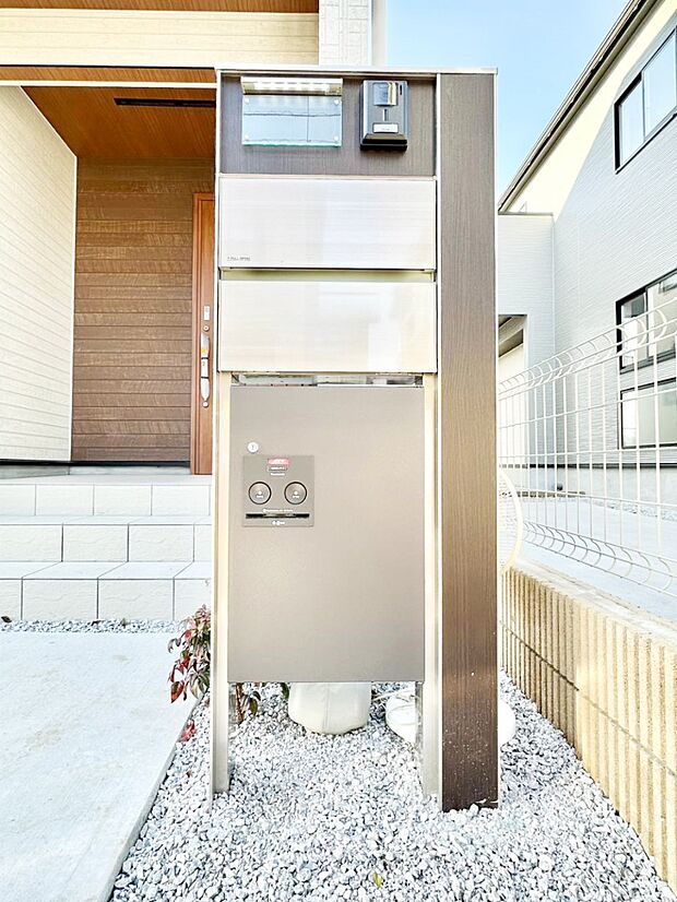 【その他現地】表札・インターホン・ポストをひとつに集約