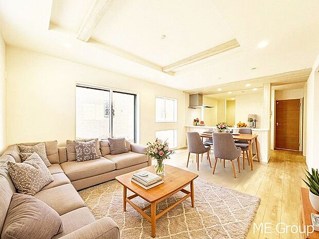 【リビング】落ち着いた雰囲気のＬＤＫは家族みんなの快適空間※家具はCGです