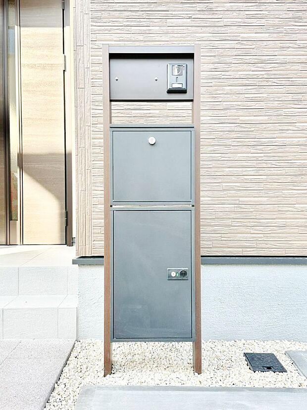 【その他現地】表札・インターホン・ポストをひとつに集約