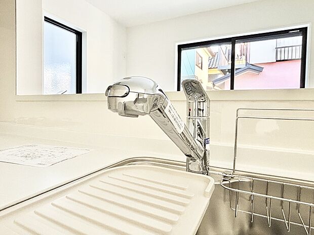 【その他設備(蛇口一体型浄水器)】いつでも清潔なおいしいお水を。一つの水栓で水道水と浄水を使い分け。