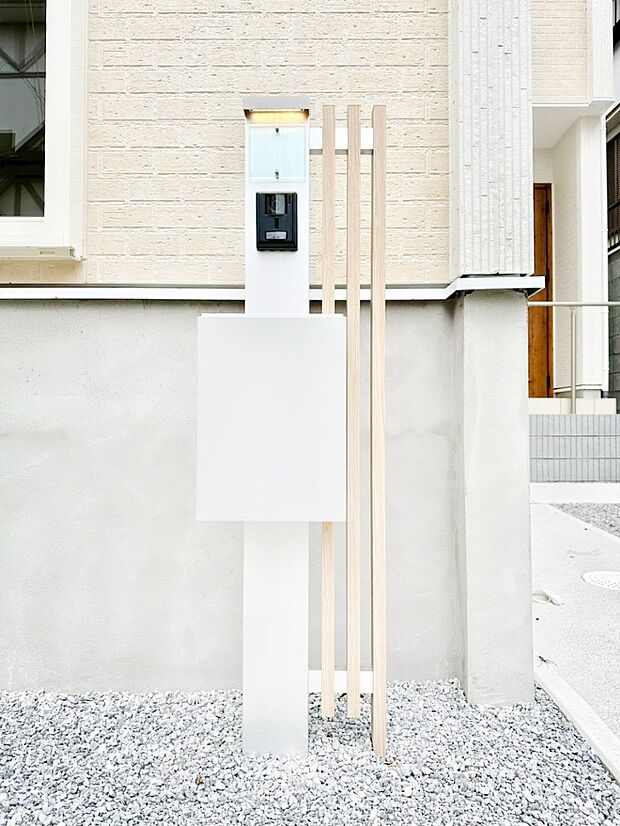 【その他現地】表札・インターホン・ポストをひとつに集約