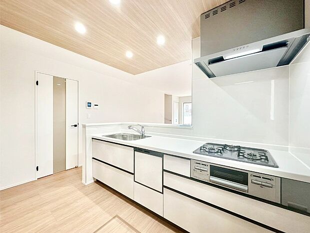 【ダイニングキッチン】カウンター越しにお話しをしながら毎日のお料理をもっと楽しく