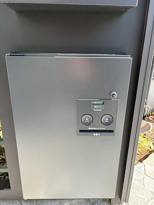 【その他現地】宅配ボックスがあると時間を気にせず宅配物をいつでも安全に受け取れますね。