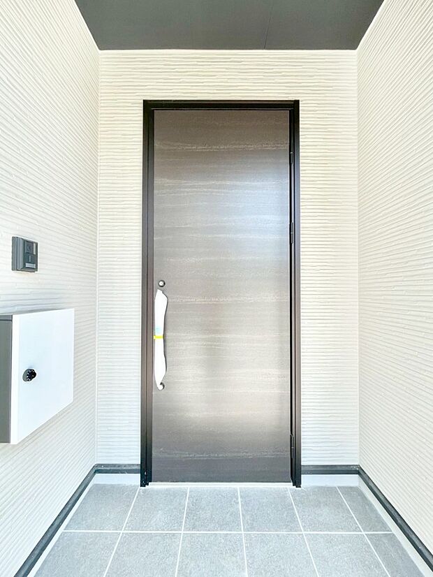 【玄関】大切な家族、来客を出迎える玄関。