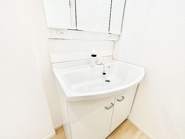 【シャワー水栓洗面化粧台】ハンドシャワー付き！使いやすい洗面台。