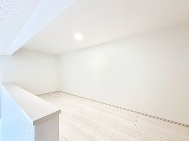 【その他内観】収納に趣味のスペースに用途様々なロフト