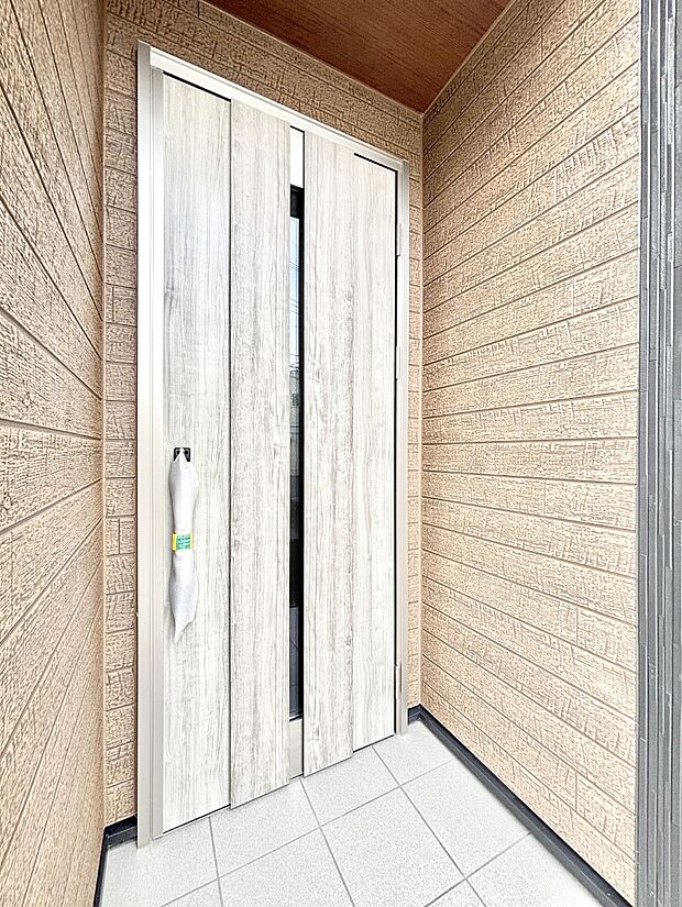 【玄関】大切な家族、来客を出迎える玄関。