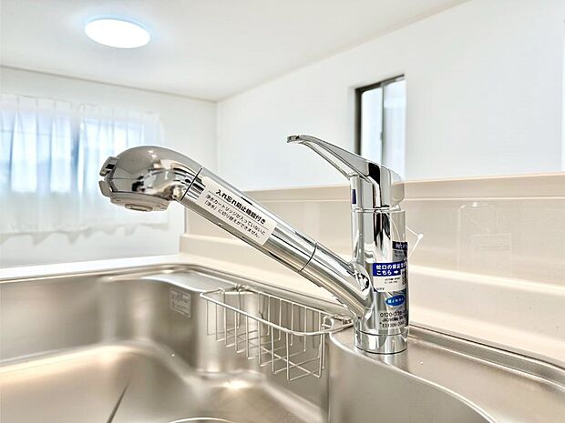 【浄水器】いつでも清潔なおいしいお水を。一つの水栓で水道水と浄水を使い分け。