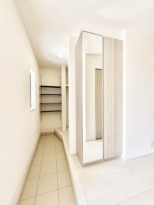 【収納】大きなものも片付く土間収納付きで、いつでも玄関はスッキリ