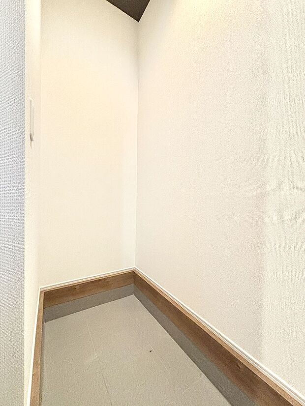 【収納】シューズインクローク付き！雨具やベビーカーも置けます。 
