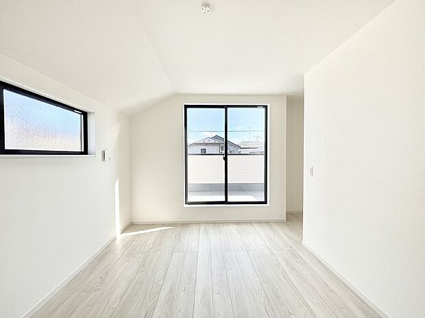 【洋室】バルコニーが開放感をプラスしてくれる洋室