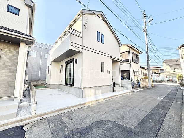 【前面道路含む現地写真】前面道路はきちんと整備されています