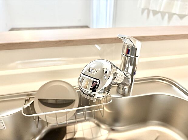 【浄水器】いつでも清潔なおいしいお水を。一つの水栓で水道水と浄水を使い分け。