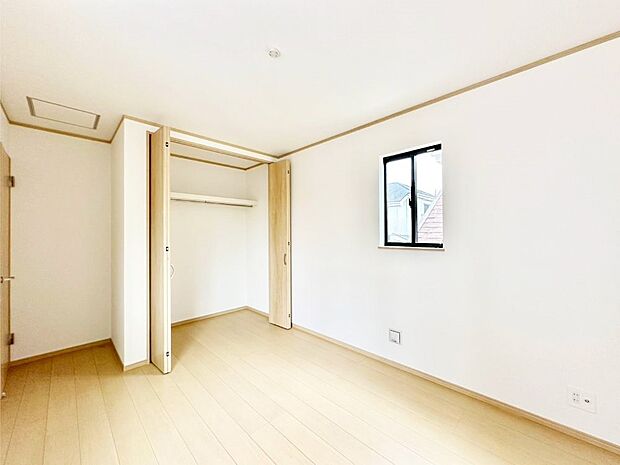 【寝室】収納が充実しているので居住スペースを広々使えます