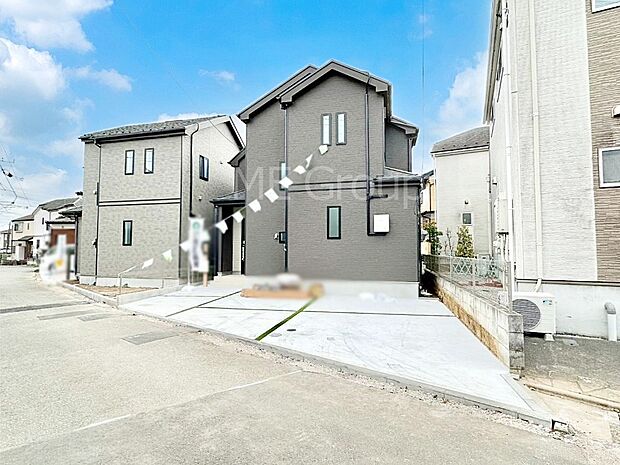 【駐車場】2台（車種による）駐車可！ご家族みんなの自転車も置ける広々カースペース。