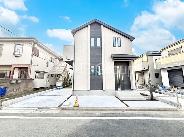 【現地外観写真】洗練された外観、上質な住空間が広がる室内は永く安心して過ごせる住居です。 