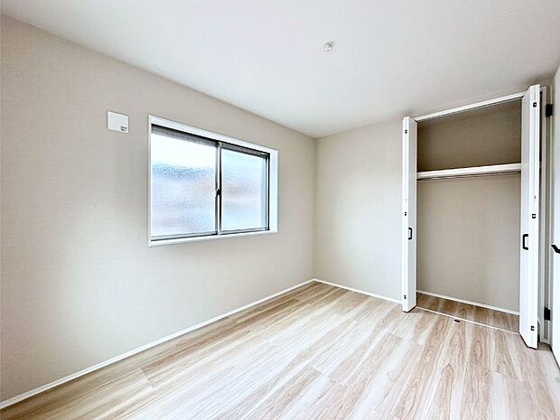 【寝室】収納が充実しているので居住スペースを広々使えます  