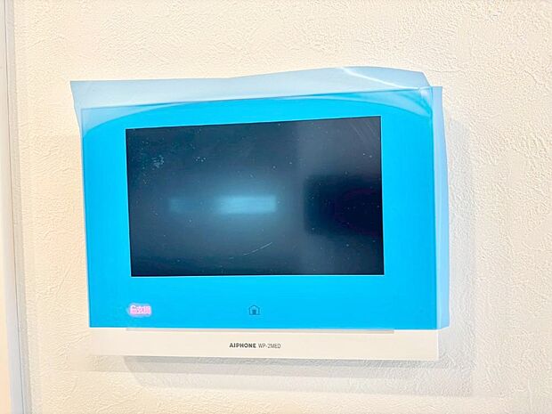 【TVモニター付きインターフォン】TVモニター付きインターフォンで防犯面も安心です。スマートフォンと連動も可能！