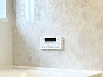 【浴室給湯器パネル】スイッチ1つで一定量の湯を浴槽に張ったり、保温や追い焚きが可能！