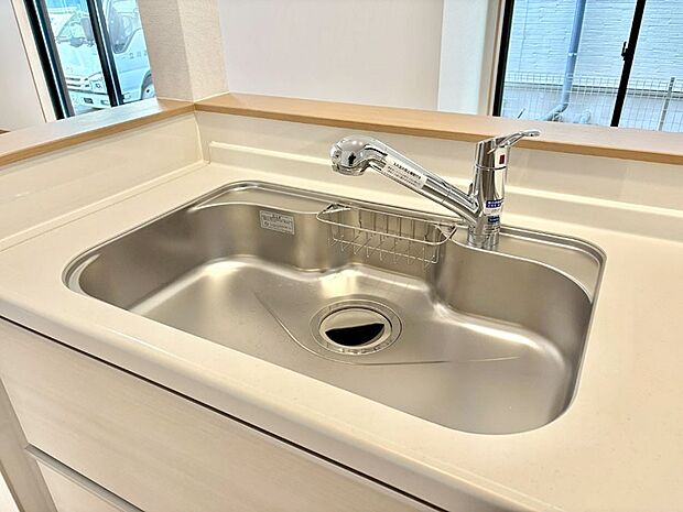 【シンク】広々としたシンクでお料理やお皿洗いもラクラク快適に！