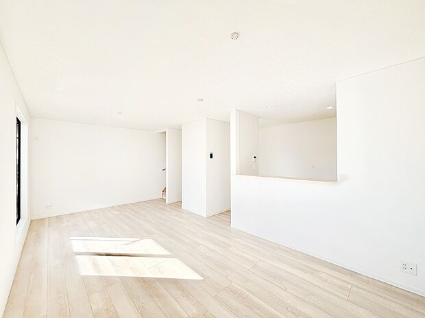 【リビングダイニング】どこにいても家族のつながりを感じられるコミュニケーションリビング。