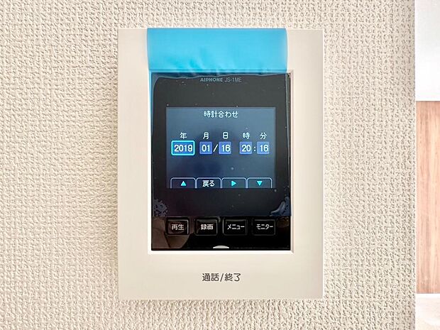 【TVモニター付きインターフォン】訪問者が一目でわかる安心のＴＶモニター付きインターホン。