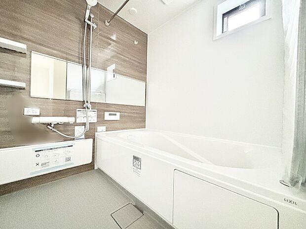 【浴室】落ち着いた雰囲気でゆっくりお寛ぎいただけるバスルーム