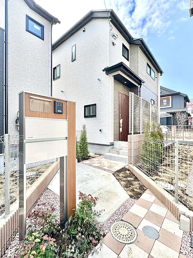 【玄関】大切な家族、来客を出迎える玄関。