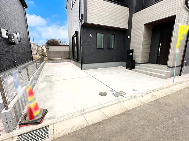 【駐車場】カースペースは2台駐車可(車種による)。セカンドカーや来客時に便利です!